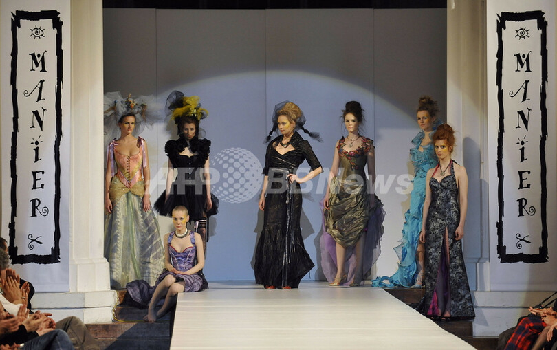 ブダペストの美術館でファッションショー