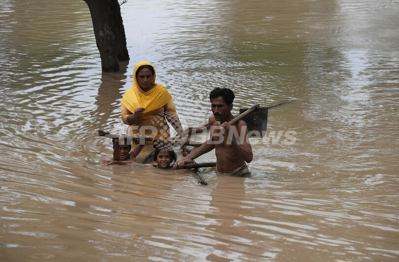 パキスタン洪水、死者1500人超に 50万人避難へ