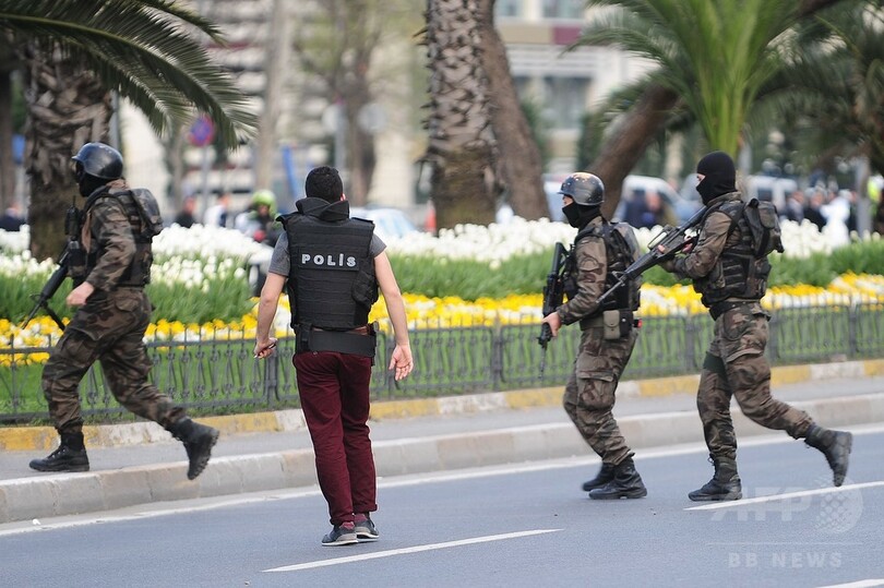 イスタンブールでまた銃撃戦、警察本部を男女が襲撃試み