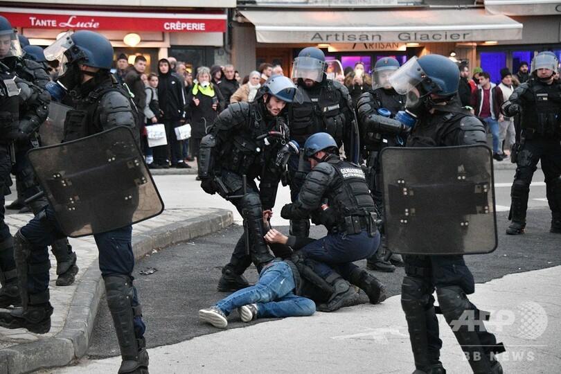 「黄ベスト」デモ、参加者急増 暴力沙汰は減少