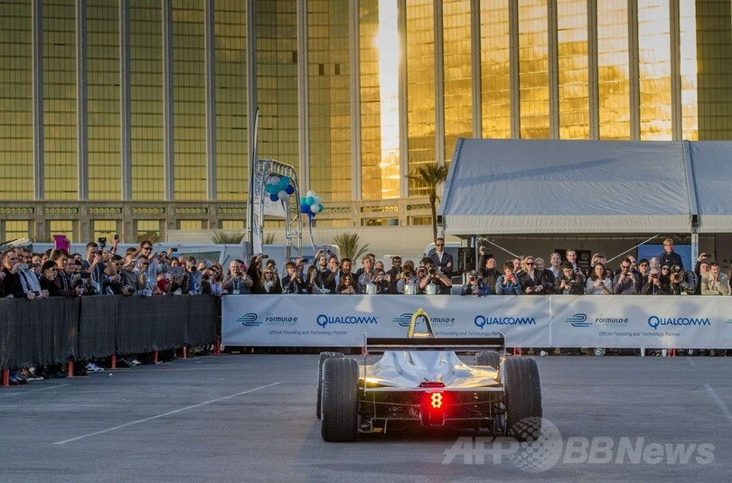 フォーミュラEの初モデルがデモ走行