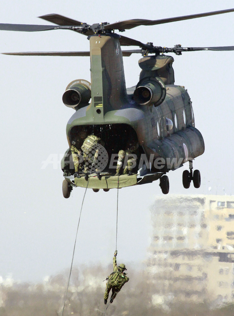 第1空挺団の降下訓練始め、千葉・習志野演習場