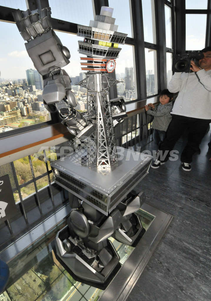 通天閣ロボ、東京タワーに参上