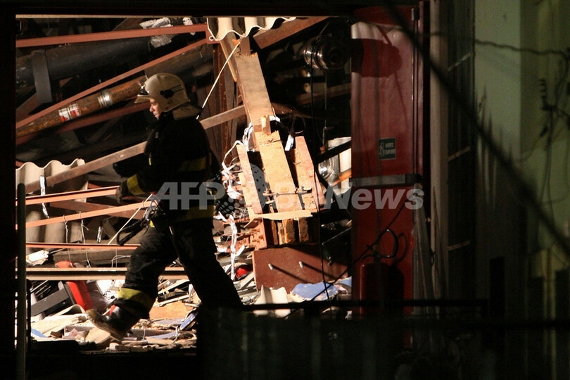 ブラジル代表カカ挙式の教会で天井崩落、日曜の夕礼拝中