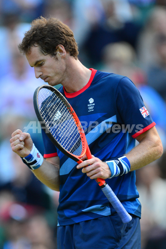 ジョコビッチを破ったマレー、決勝でフェデラーとウィンブルドンの再戦