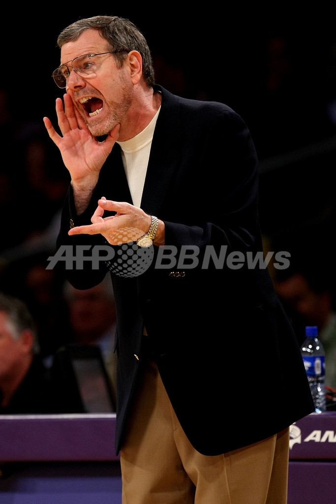 レイカーズ スーパーソニックスを降し連敗ストップ