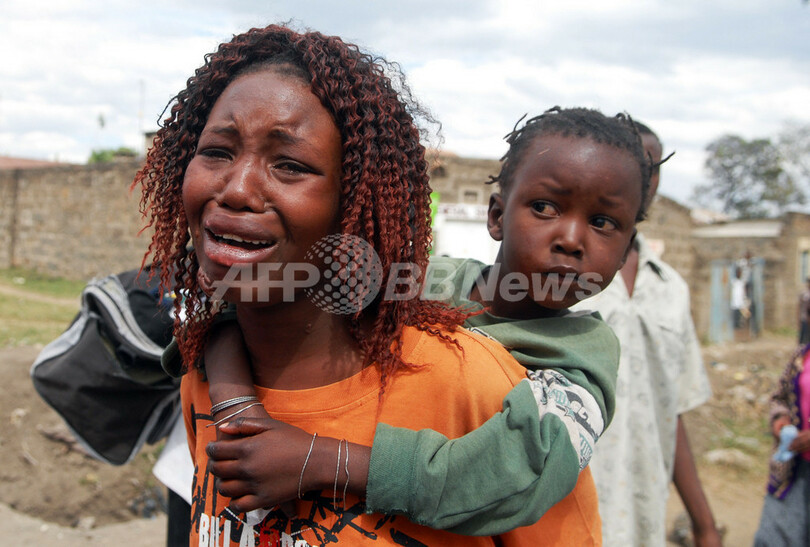 ケニア西部で民族間の武力衝突、15人死亡　夜間外出禁止令も