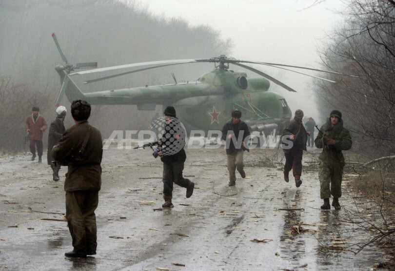 チェチェンで軍ヘリコプターが銃撃を受け墜落、17人が死亡 - ロシア