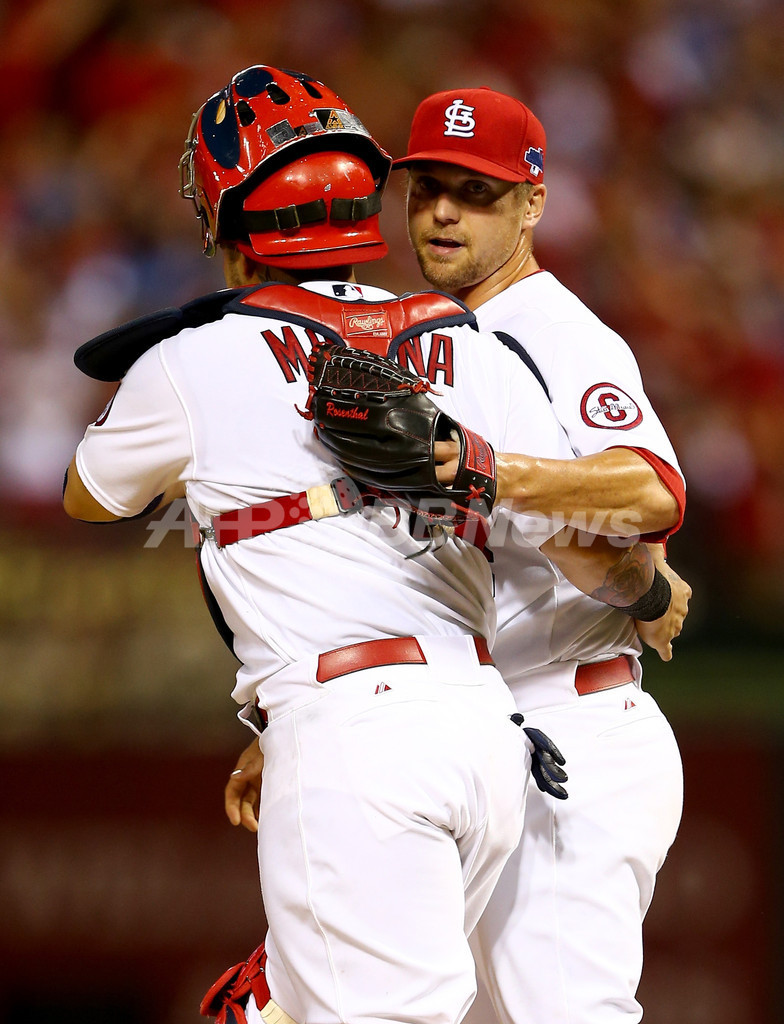 カージナルスがパイレーツに圧勝、地区シリーズ先勝