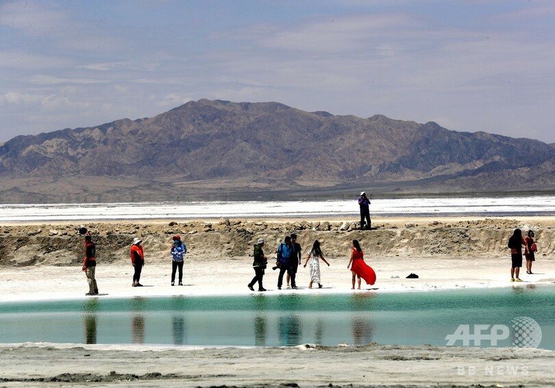 ヒスイを思わせる湖 青海省