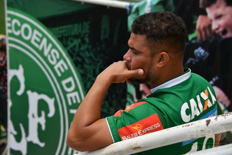 世界中のサッカー選手と関係者がシャペコエンセに哀悼