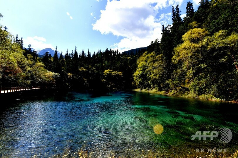 大地震から戻ってきた「童話世界」九寨溝 中国・四川省