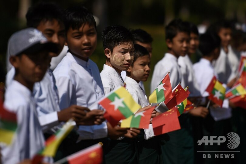 中国の習主席がミャンマー訪問、両国関係の「新時代」誓う