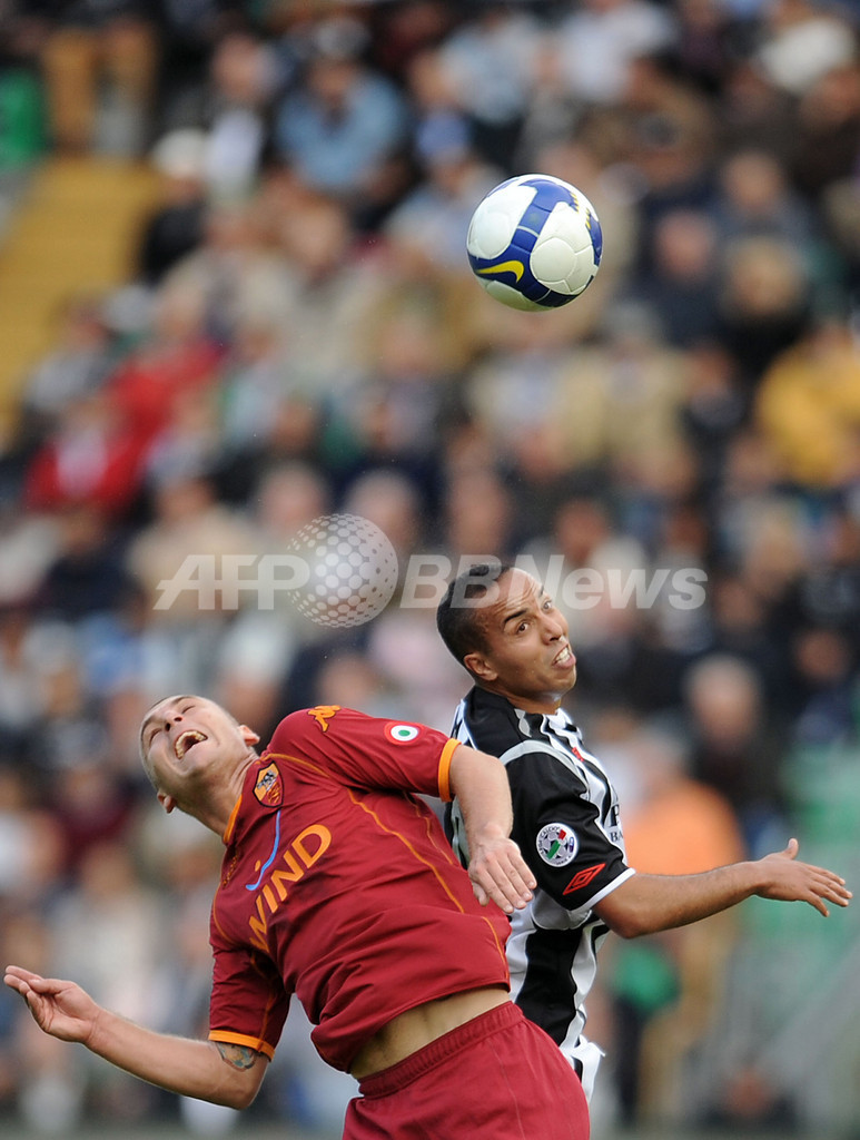 ローマ アウェーでシエナに敗れる