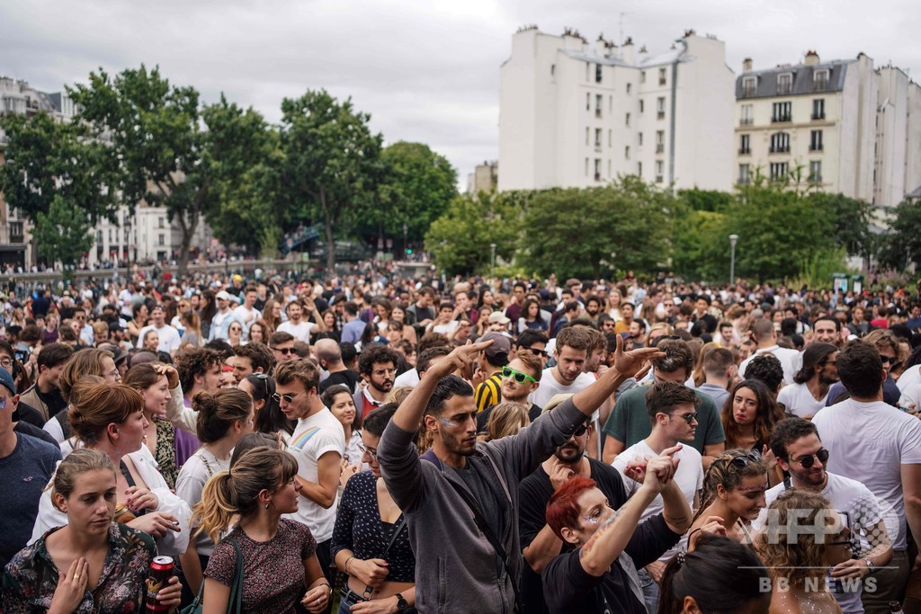 フランスで毎年恒例の「音楽の日」 コロナ対策違反目立ち批判も 写真15枚 国際ニュース：AFPBB News