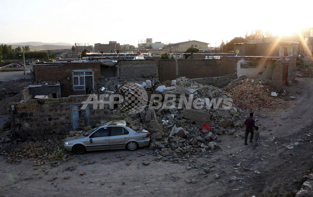 イラン北西部地震、死者220人に 写真4枚 国際ニュース：AFPBB News