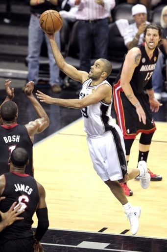 レブロンが名誉挽回、ヒートの勝利で2勝2敗に NBAファイナル 写真12枚 国際ニュース：AFPBB News