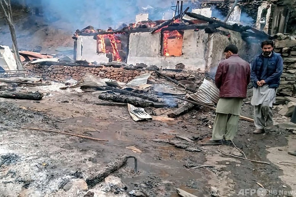カシミール地方で砲撃戦、印パ双方で13人死亡 民間人も犠牲に