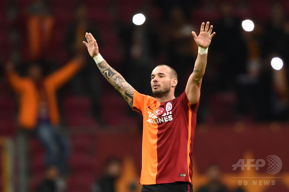 ガラタサライ退団のスナイデル「監督の構想外で契約解除」 写真1枚