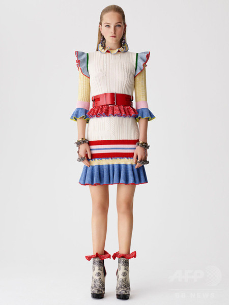 「アレキサンダー・マックイーン」2017年リゾートコレクション