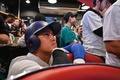 ワールドシリーズ、ニューヨーク・ヤンキース対ロサンゼルス・ドジャース戦を観戦する大谷翔平そっくりさんタレントの井手口佳暉さん。渋谷のスポーツバーで（2024年10月31日撮影）。(c)Richard A. Brooks / AFP