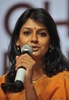 インド・ハイデラバード（Hyderabad）で記者会見に臨む女優のナンディタ・ダス（Nandita Das）さん（2011年11月12日撮影）。(c)AFP/Noah SEELAM