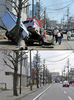 東日本大震災の被災地の震災直後の様子と、2012年1月の様子。

写真上は宮城県多賀城市で津波に流された車両の横を通る住民（2011年3月13日撮影）。写真下は現在の様子（2012年1月13日撮影）。(c)AFP/KIM JAE-HWAN/TORU YAMANAKA