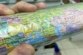 ロシア・モスクワの書店で販売されている、ウクライナのザポリージャなど併合を宣言した地域が領土に組み込まれている地図（2023年2月8日撮影）。(c)AFP