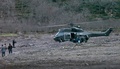 モロッコ・イムリル近郊の山岳地帯で、北欧出身の女性2人が遺体で発見された現場に駐機するヘリコプター。モロッコのニュースチャンネル「KECH24」が放送した映像より（2018年12月18日取得）。(c)KECH24 Moroccan News Channel / AFP
