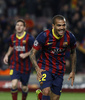 サッカー欧州チャンピオンズリーグ2013-14（UEFA Champions League 2013-14）決勝トーナメント1回戦第2戦、FCバルセロナ（FC Barcelona）対マンチェスター・シティ（Manchester City）。得点を決め喜ぶFCバルセロナのダニエウ・アウベス（Daniel Alves、2014年3月12日撮影）。(c)AFP/QUIQUE GARCIA