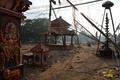 花火大会で100人以上が死亡、約350人が負傷したインド南部ケララ州にあるプッティンガル・デビ寺院の破壊された建物（2016年4月11日撮影）。(c)AFP/MANJUNATH KIRAN