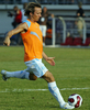 試合前にシュート練習を行うマルセイユのボウデビン・ゼンデン（%%Boudewijn Zenden%%）。(c)AFP/RAYMOND ROIG