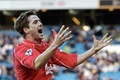 サッカー元イングランド代表のマイケル・オーウェン（Michael Owen）が19日、12-13シーズン限りで現役引退することを表明した。

イングランド・プレミアリーグ、リーズ・ユナイテッド（Leeds United）戦で得点を挙げ歓喜するリバプール（Liverpool FC）のマイケル・オーウェン（2002年2月3日撮影）。(c)AFP/PAUL BARKER