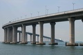 中国の香港、マカオ、広東省珠海を結ぶ港珠澳大橋（2018年10月22日撮影）。(c)ANTHONY WALLACE / AFP