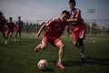 北朝鮮のサッカーアカデミー、平壌国際蹴球学校で練習に臨むU-14の生徒（2016年9月22日撮影）。(c)AFP/Ed Jones