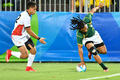 リオデジャネイロ五輪、7人制ラグビー男子3位決定戦、日本対南アフリカ。トライを決める南アフリカのロスコ・スペックマン（右、2016年8月11日撮影）。(c)AFP/Pascal GUYOT