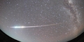 オーストラリア上空で大気圏に突入して燃える小惑星探査機「はやぶさ（Hayabusa）」（2010年6月13日撮影。同14日公開）。(c)AFP/JAXA
