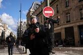 フランス、パリなどで夜間外出禁止令 暴動拡大受け、非常事態宣言も検討