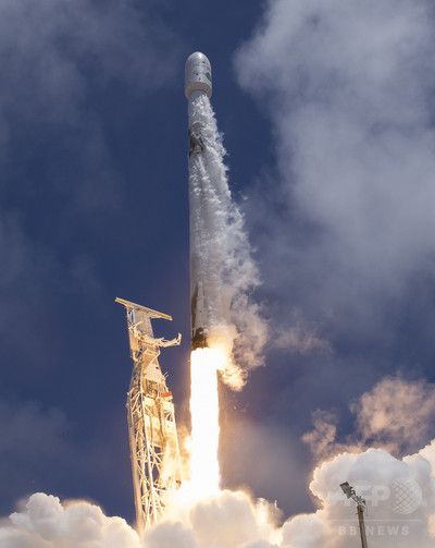 スペースXの「ファルコン9」ロケット、打ち上げ成功 観測衛星搭載