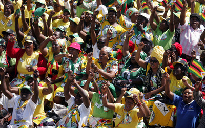 ムガベ氏、対立候補側に「死ねばいい」 大統領選の結果めぐり