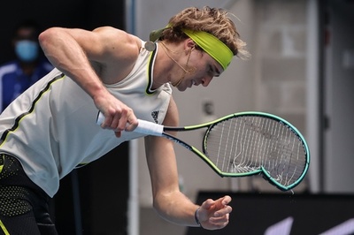 ズベレフ、ラケット壊しながらも何とか1回戦突破 全豪OP