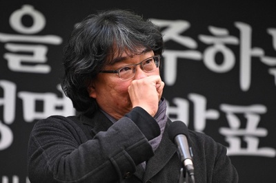 ポン・ジュノ監督ら、イ・ソンギュンさんの死で警察とメディア非難