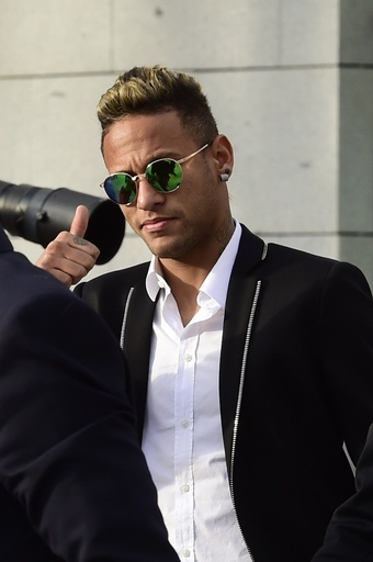 ブラジル当局、ネイマールを起訴 脱税などの罪