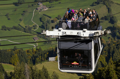 スリル満点!?スイスのオープンデッキ付きロープウエー