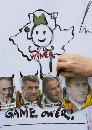 一方的独立宣言のコソボ自治州、セルビア系住民の反対デモ続く