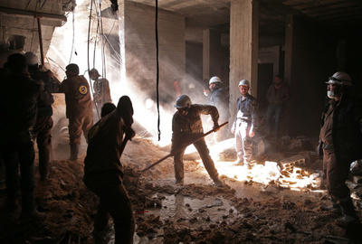 葬儀中に政府軍のロケット弾、16人死亡 シリア