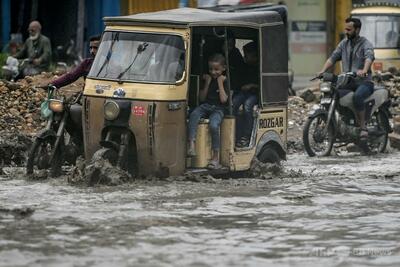 豪雨と鉄砲水で32人死亡 雨季に突入のパキスタン