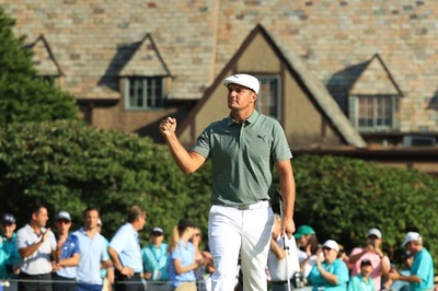 デシャンボーが首位浮上、ウッズは49位で最終日へ ノーザントラスト