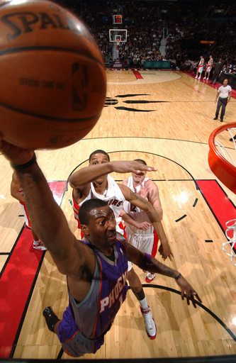 サンズ 136-123でラプターズに勝利