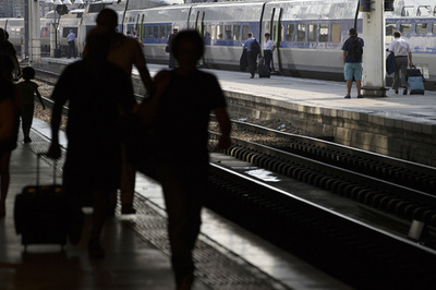 仏19歳女性、飛び込み自殺をアプリで生中継